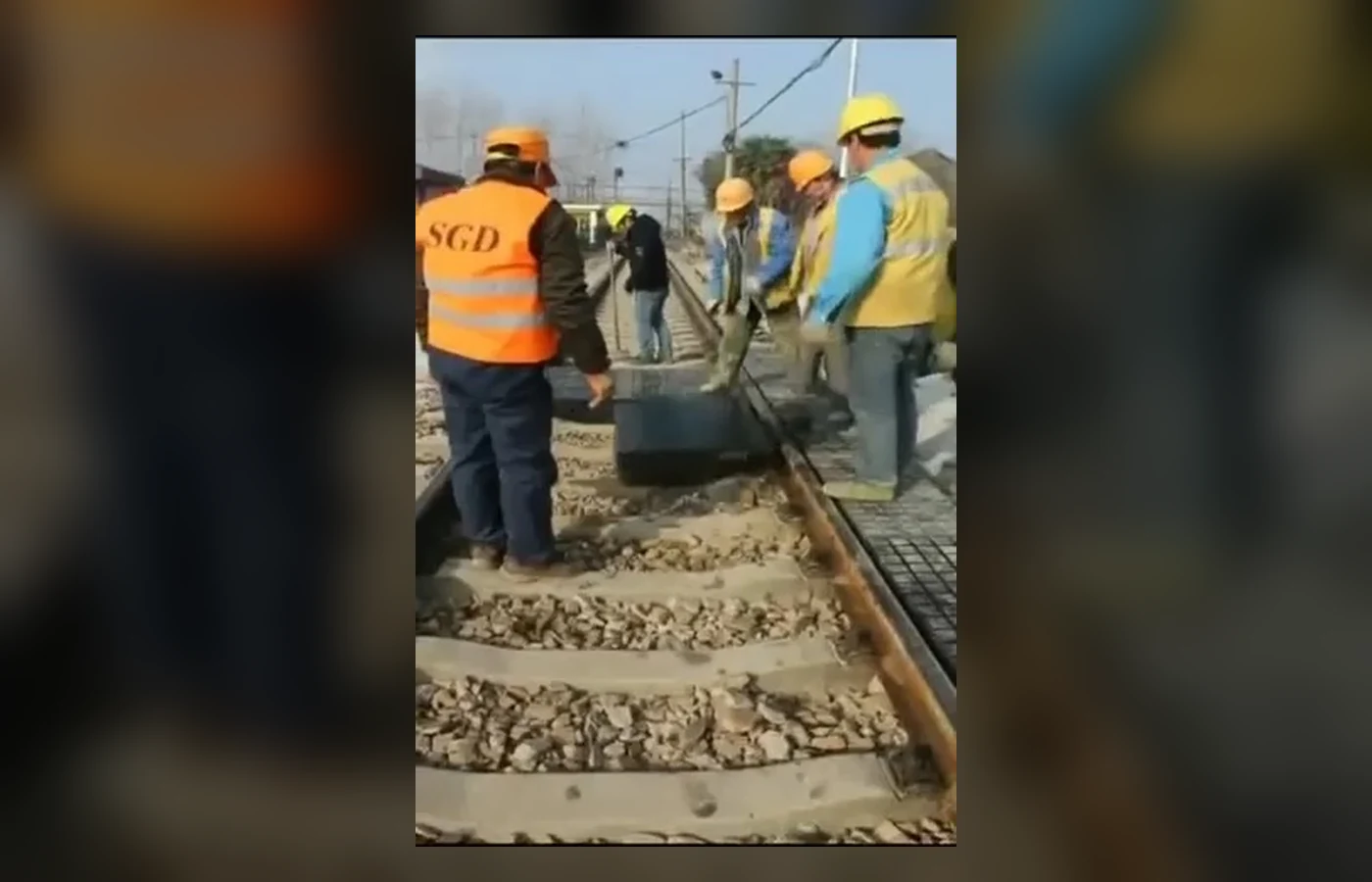 铁路橡胶道口板安装前后检查什么？营业线计划、防护与放行清单