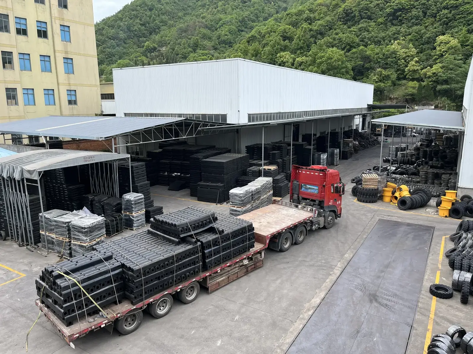 橡胶护舷选型为什么不能只看船舶吨位？靠泊能量、速度、角度与码头条件清单